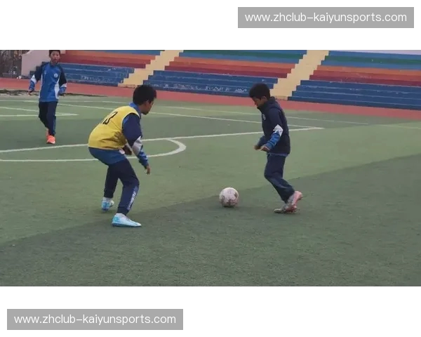 绿茵逐梦，激情碰撞：鲁能与平阳的足球史诗